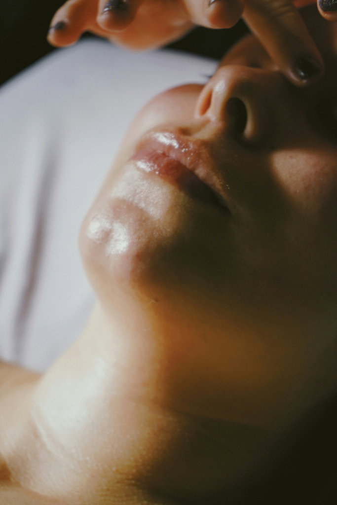 dominique-rivas-rWwuf8yKw4Y-unsplash | Live That Glow