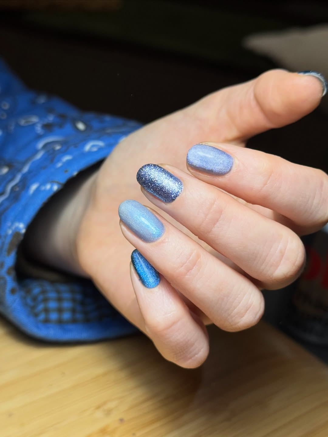 Cat eye gradient blue ombre nails
