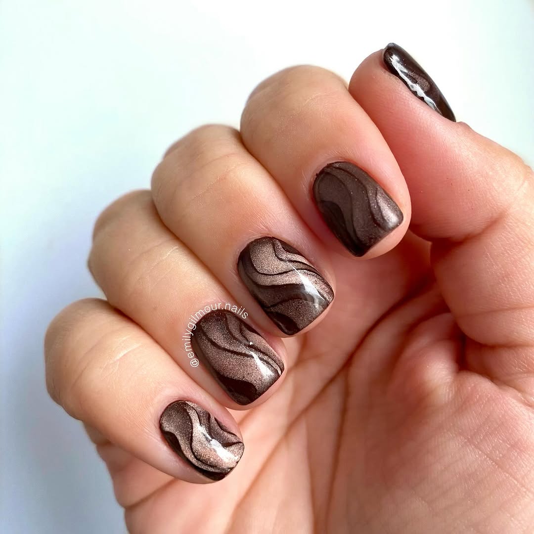 Abstract brown ombre nails with swirls