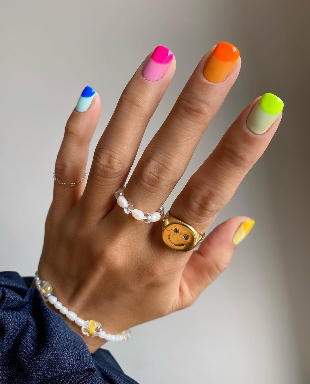 Abstract neon ombre nails