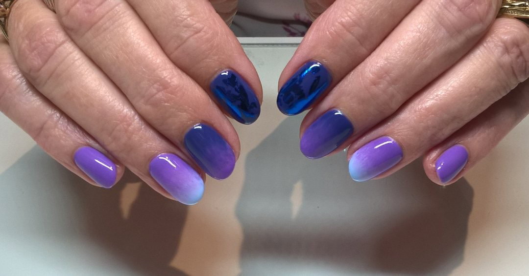 Gradient purple and blue ombre nails