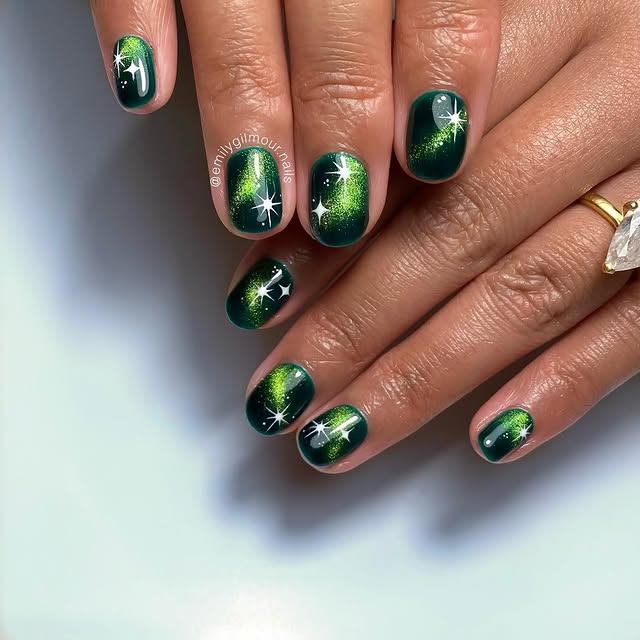 Glossy aura green ombre nails