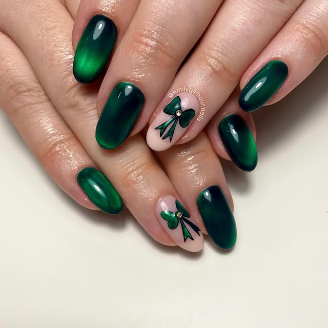 Coquette aura ombre nails
