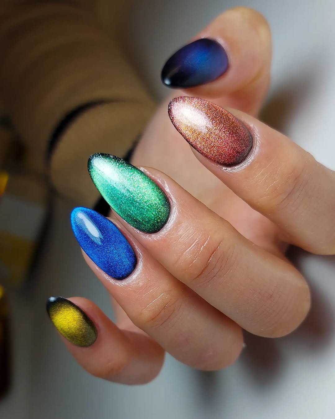 Cat eye almond jelly ombre nails