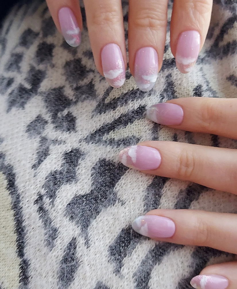 Cloud Dancer French tip nails