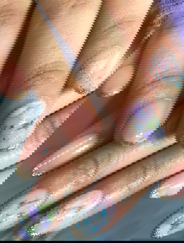 nude and lilac nails