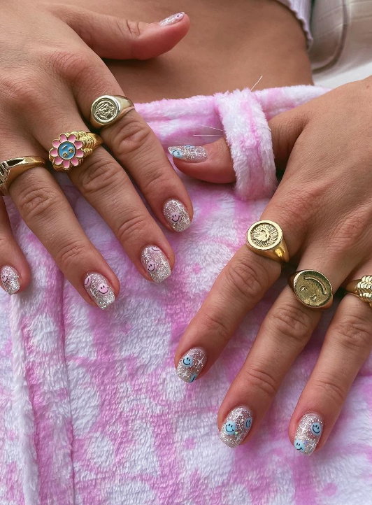short glitter nails