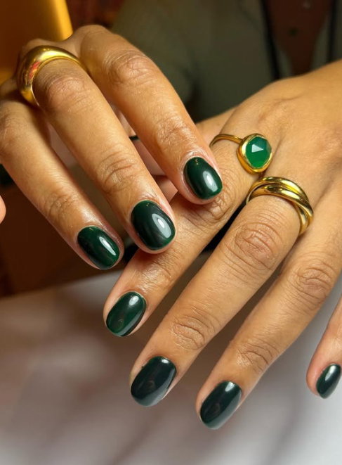 dark green short nails