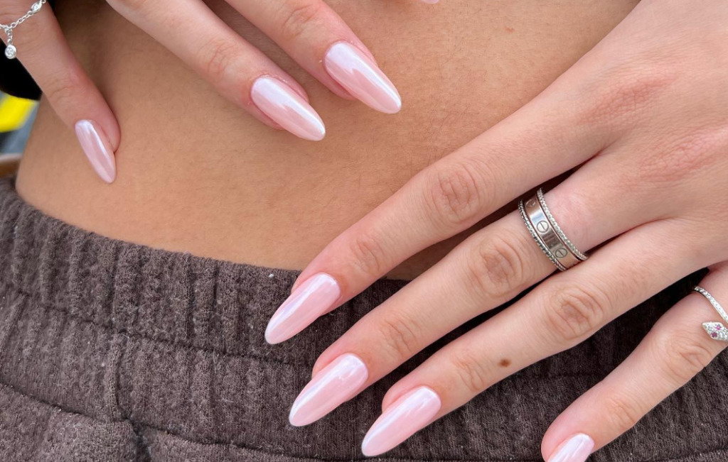 45 of the *Best* Chrome Nail Designs for a Polished Look