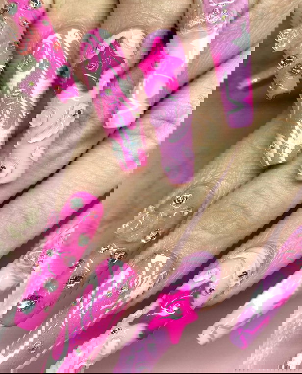 pink acrylic nails queens