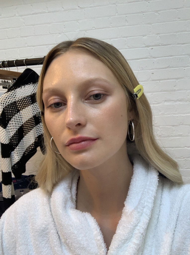 Model Laura Chova shows her beauty tips