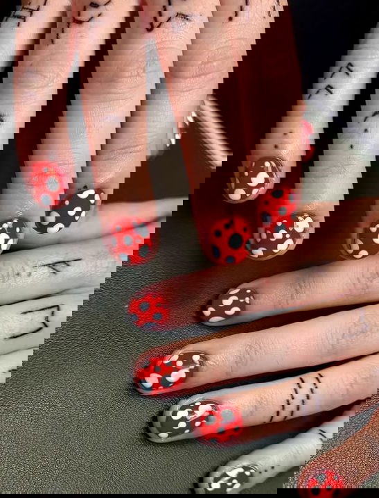 mushroom acrylic nails