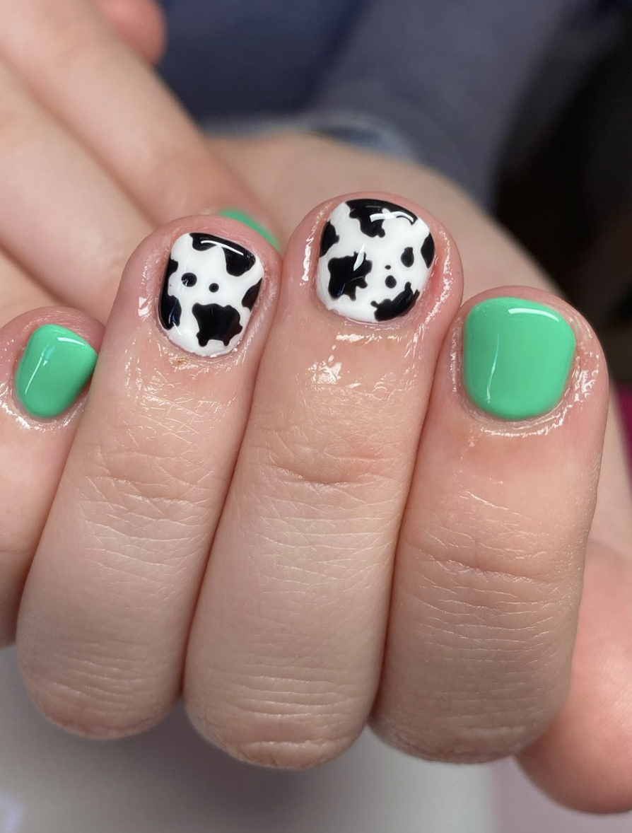 Mismatched green and animal print nails | Live That Glow Mismatched green and animal print nails