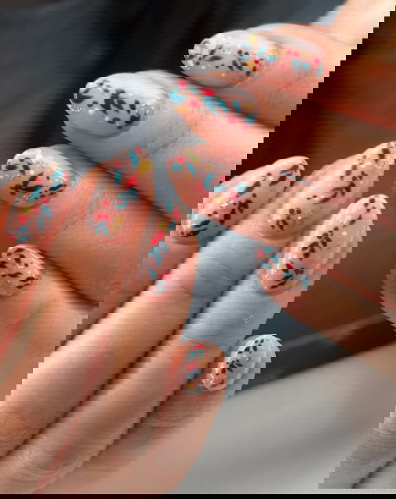 christmas holly almond nails | Live That Glow christmas holly almond nails