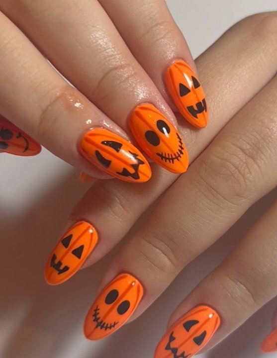 halloween almond nails | Live That Glow halloween almond nails