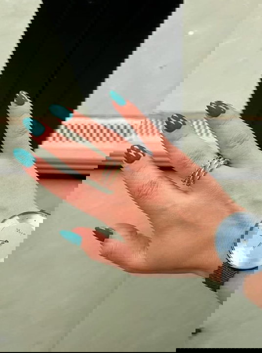 medium green almond nails | Live That Glow medium green almond nails