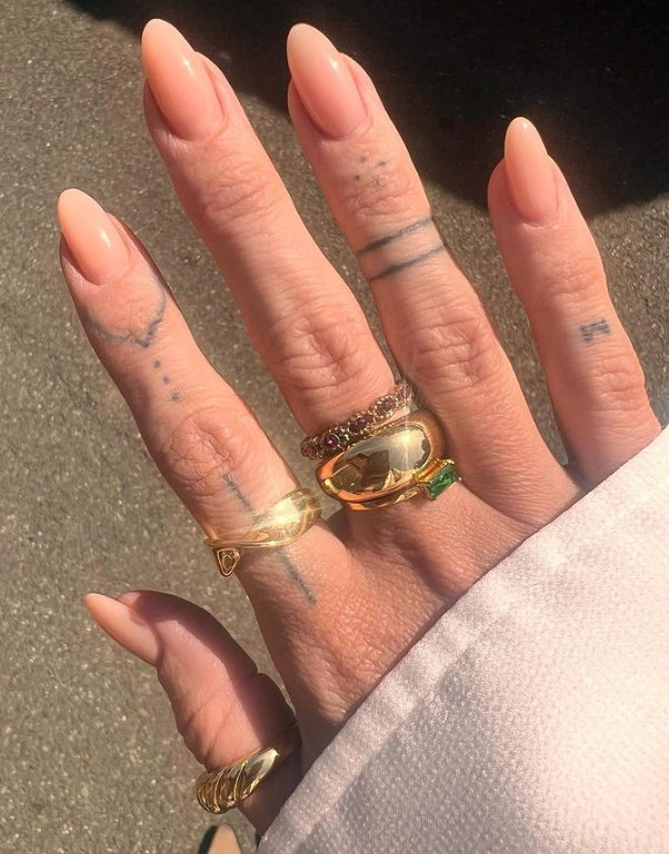 nude almond nails | Live That Glow nude almond nails