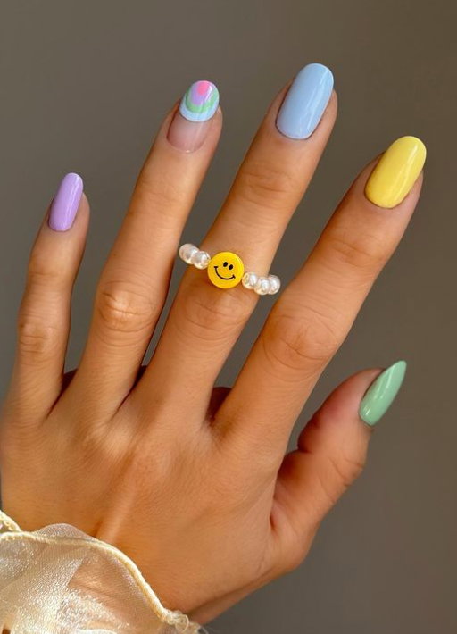 round pastel almond nails | Live That Glow round pastel almond nails