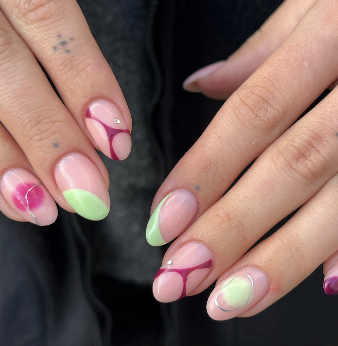abstract-green-neon-nails | Live That Glow Nude nails with abstract neon green and berry pink nail art and silver accents