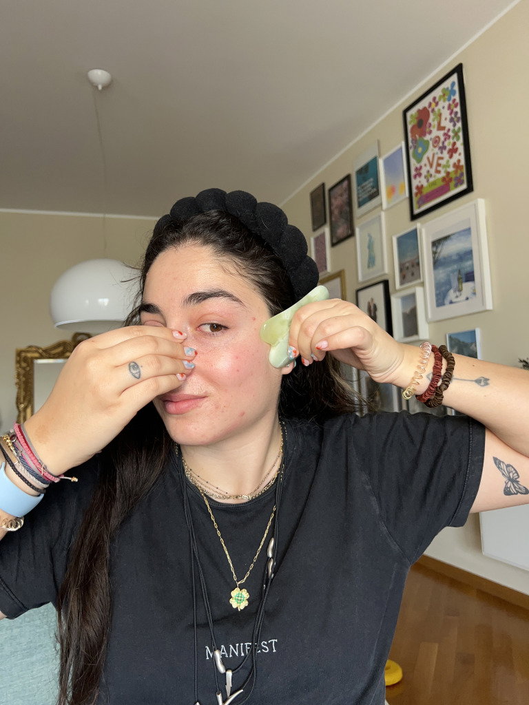 cheeckbones3 | Live That Glow Journalist Fani Mari shows how to use a gua sha on your cheekbone