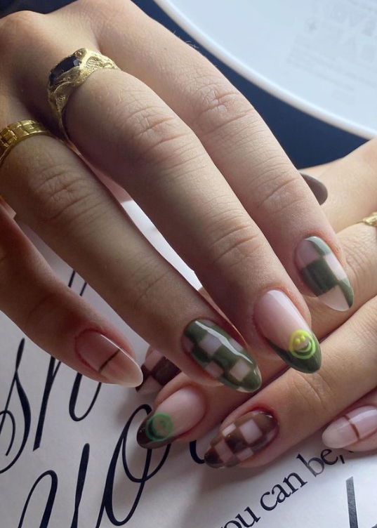 green and brown fly nails