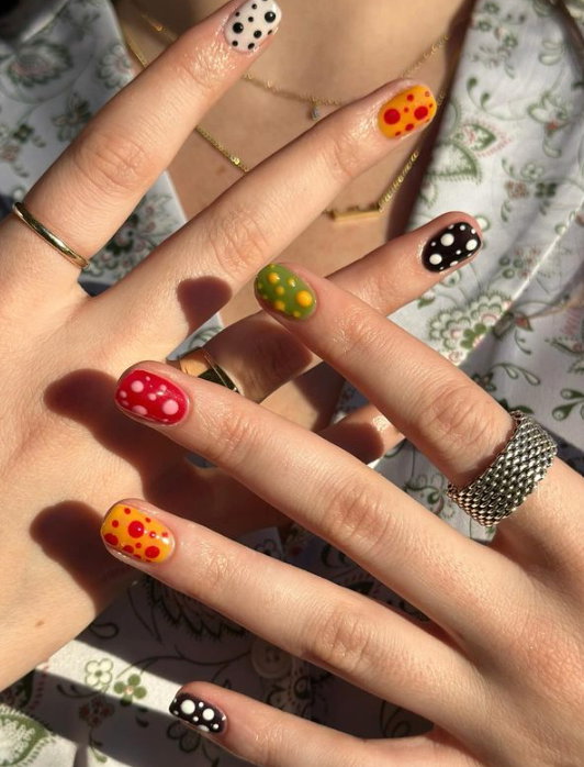 short round nails
