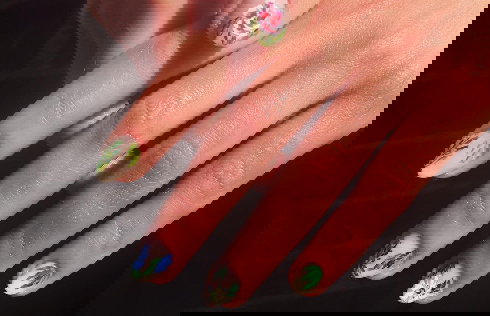 bouquet of flowers valentines nails