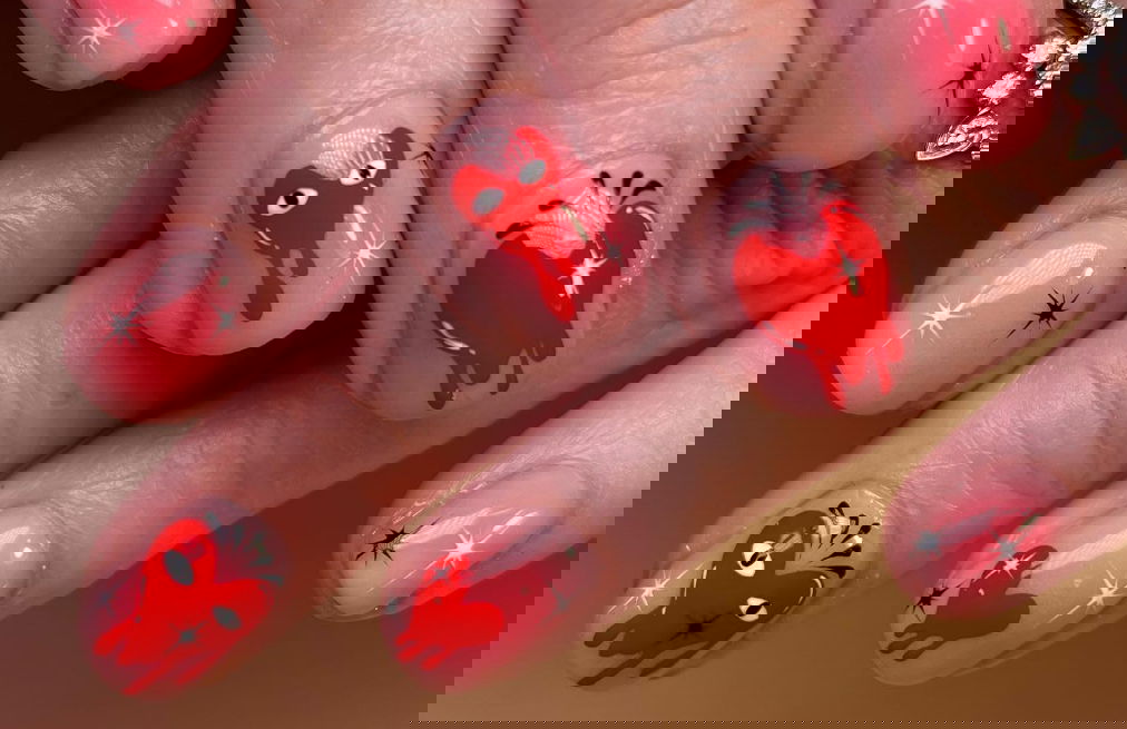 melting red hearts valentines nails