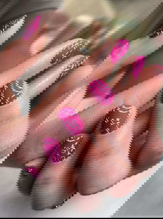 mismatched matte manicure