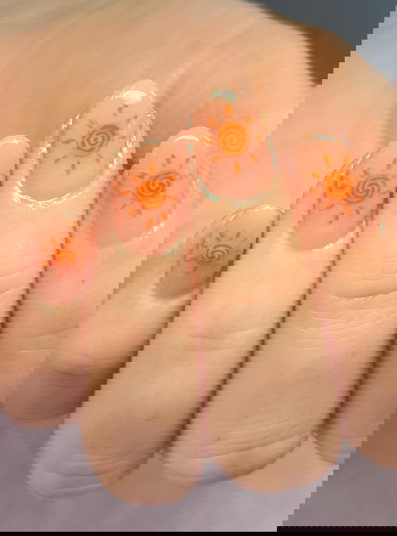 neutral nails with sun