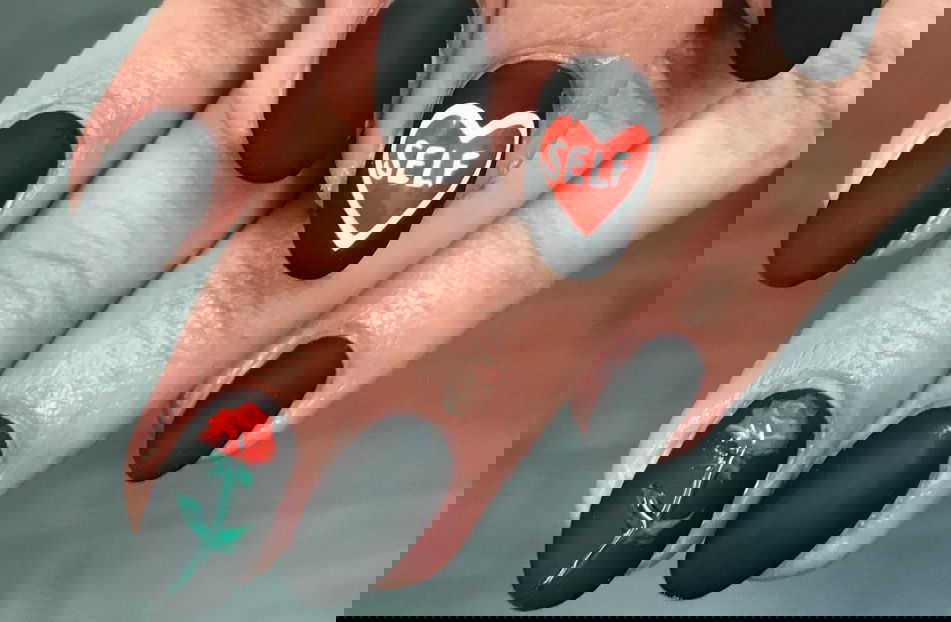 roses valentines nails