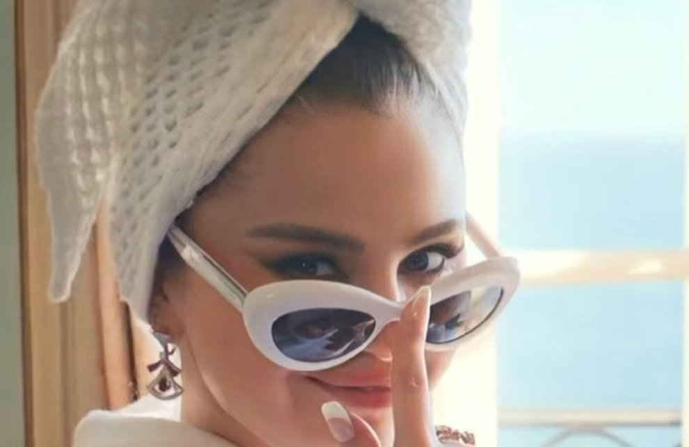 selena gomez french tip nails tom bachik french mani