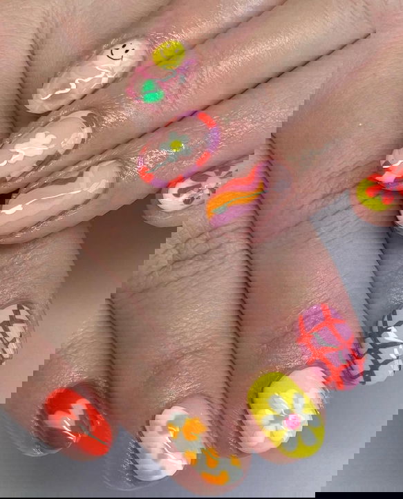 short mismatched manicure