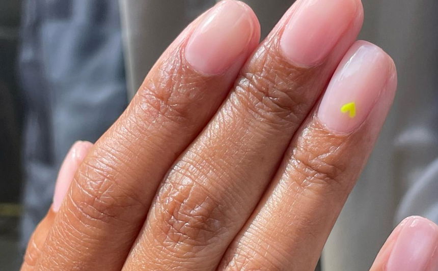 yellow valentines nails