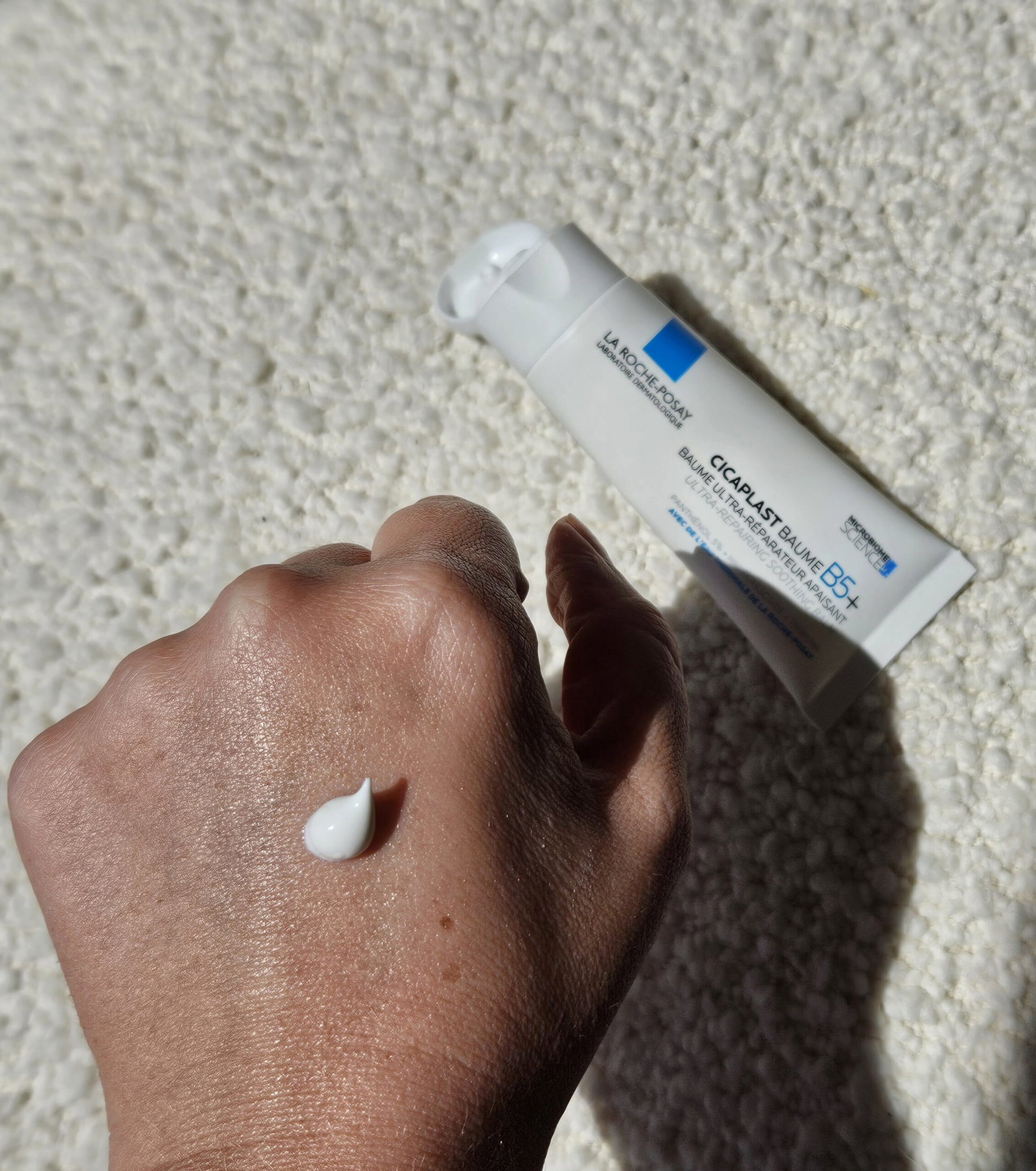 la-roche-posay-cicaplast-baume-b5-plus-texture | Live That Glow La Roche-Posay Cicaplast Baume B5+ texture on the back of a hand