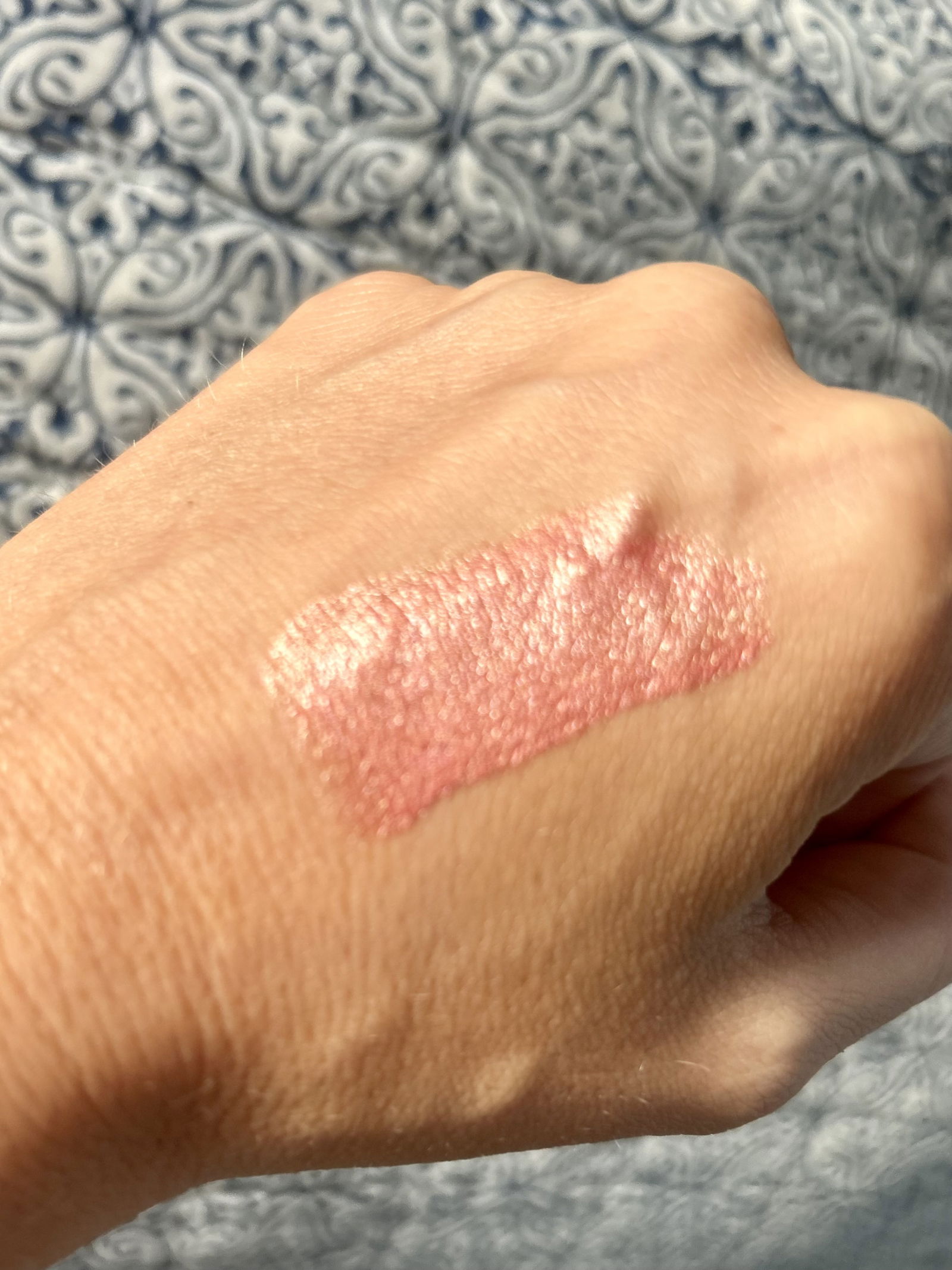 Charlotte Tilbury smear | Live That Glow Charlotte Tilbury bed