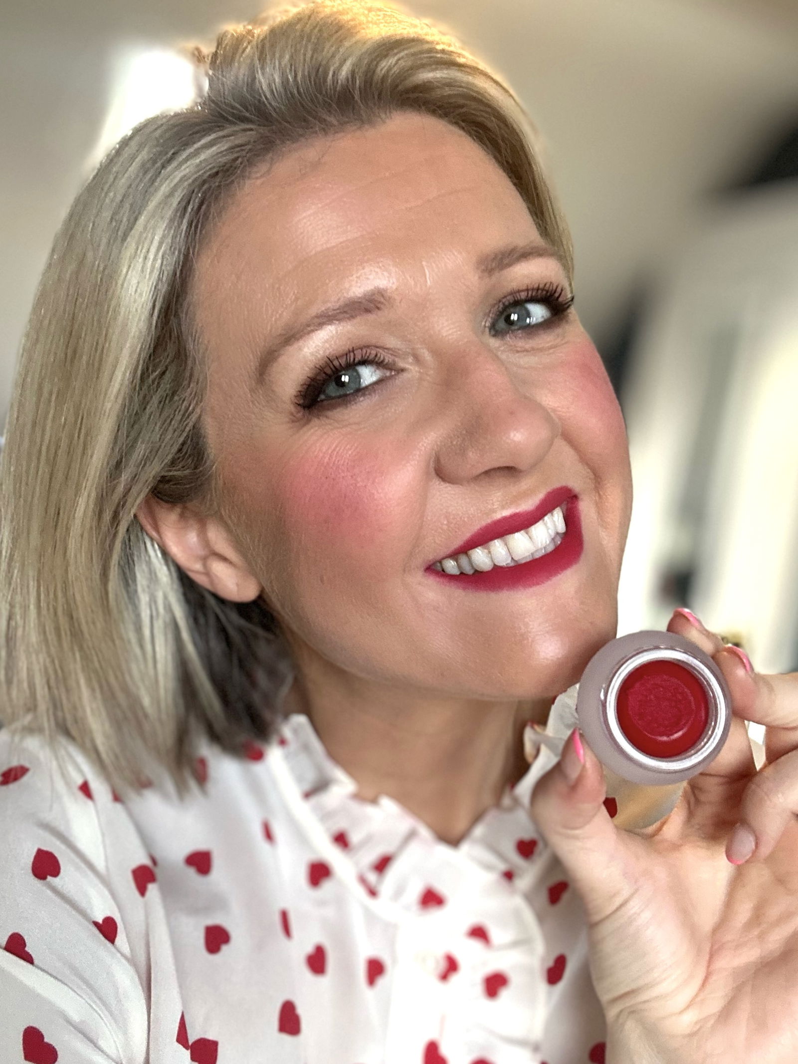 Beauty journalist Philippa pearne wearing Fwee Lip & Cheek Blurry Pudding Pot shade 'Mule'