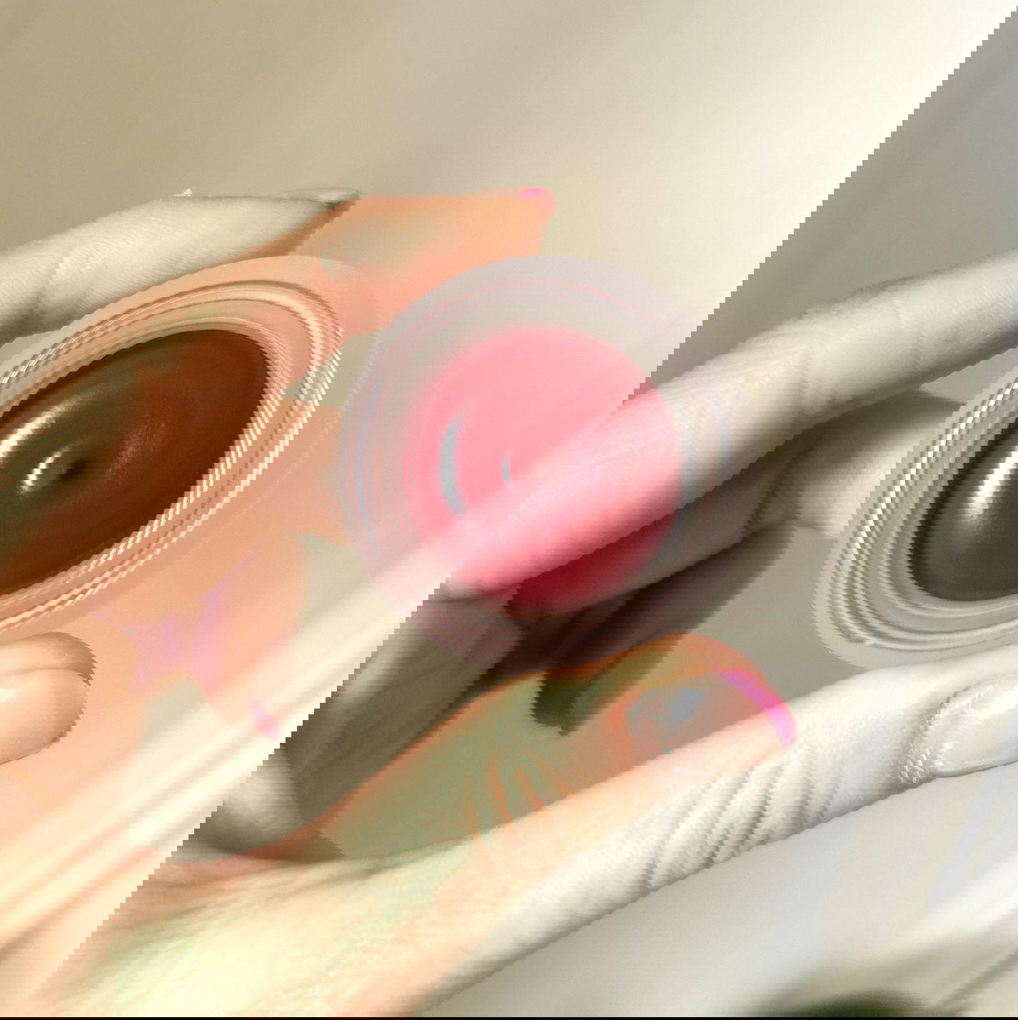 Fwee Lip & Cheek Blurry Pudding Pot in Hurt held by journalist