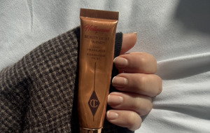 | Live That Glow Beauty journalist wearing Charlotte Tilbury's Beauty Light Wand held in a hand