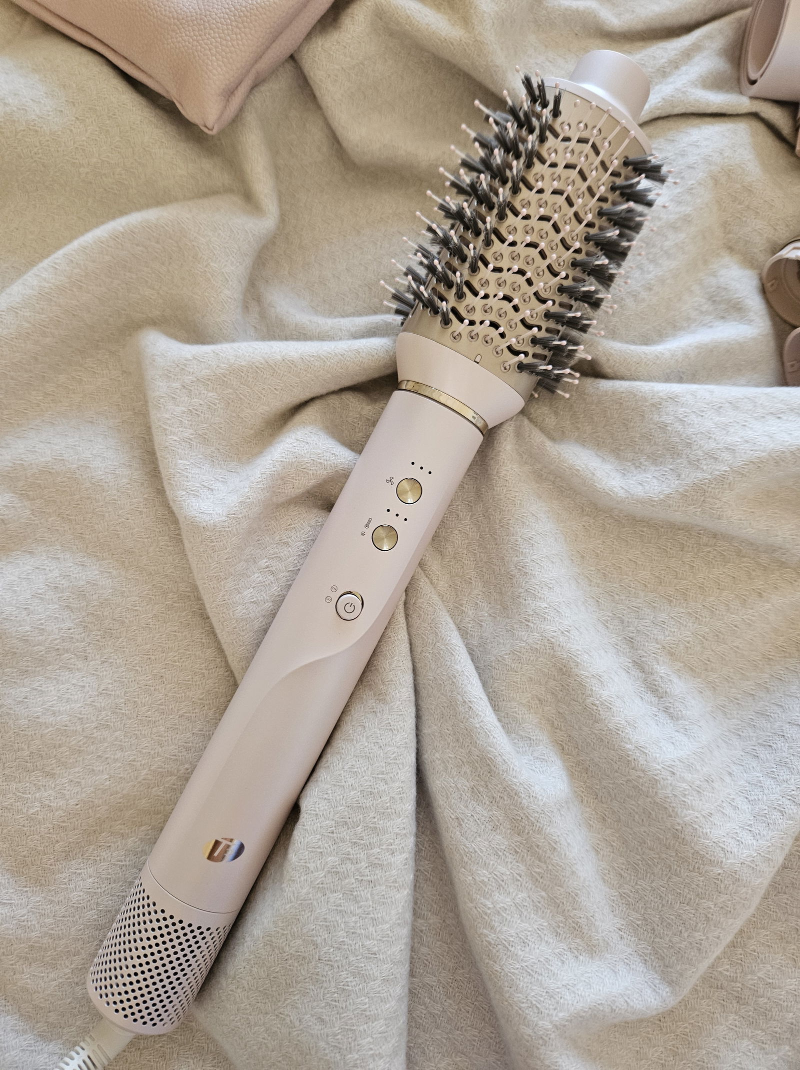 T3's Aire 360 with oval brush attachment