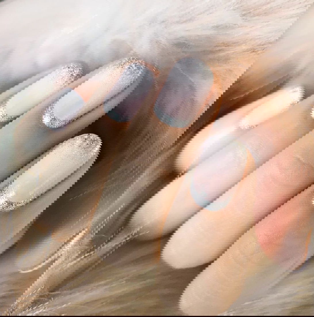 Sparkly ombre Christmas nails