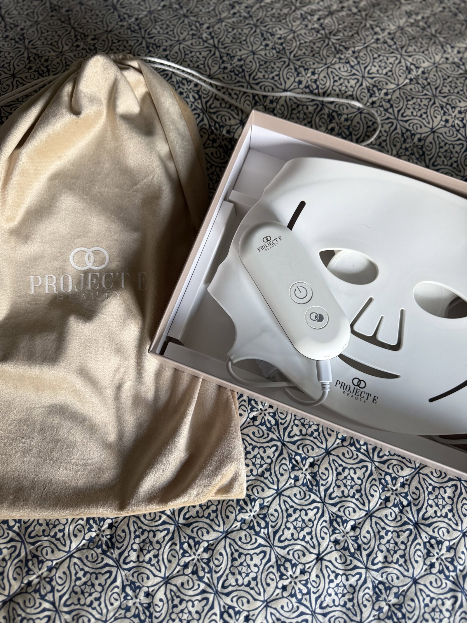 Lumalux LED mask and bag | Live That Glow Lumalux LED mask and bag