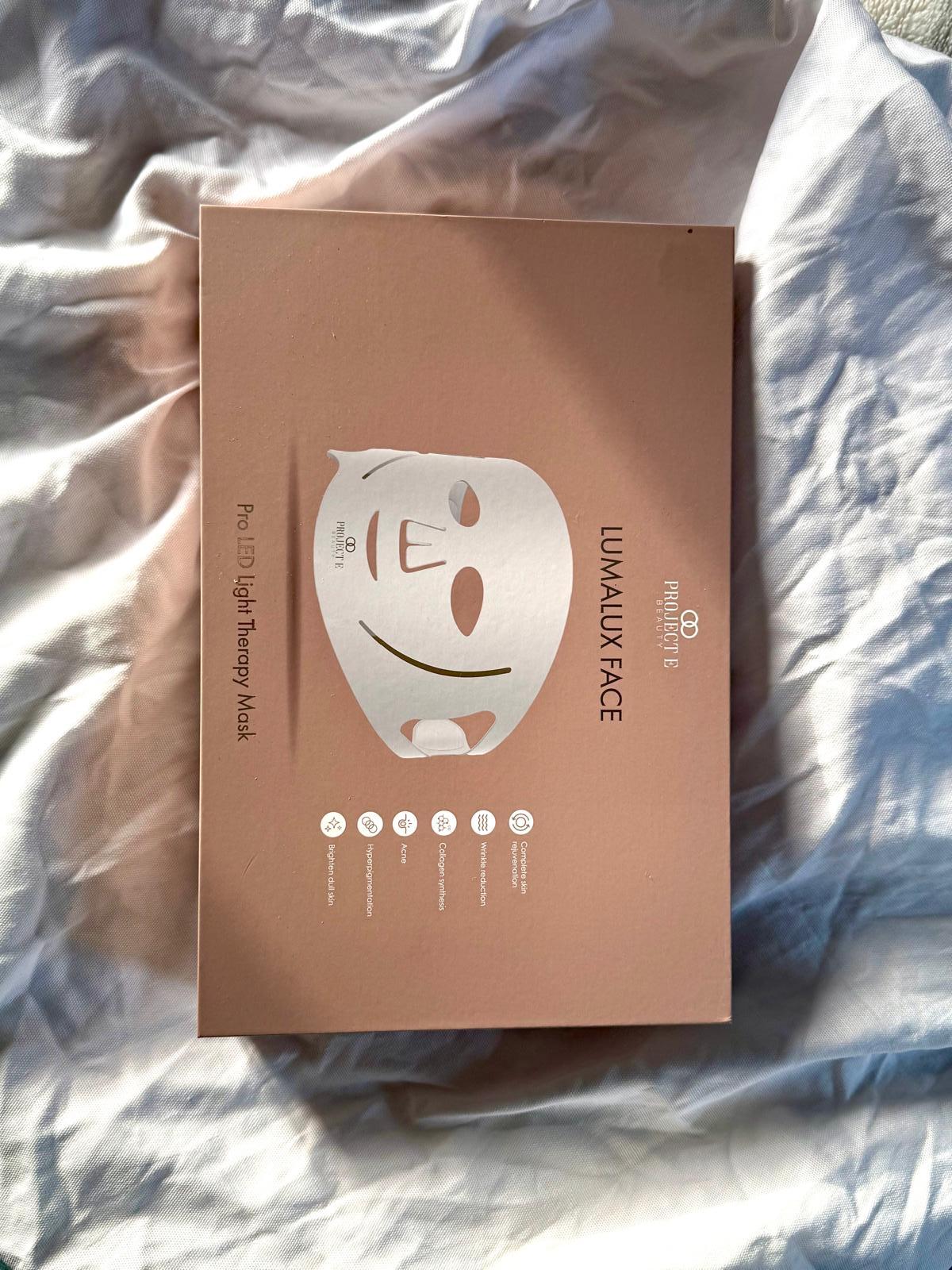 Lumalux LED mask packaging | Live That Glow Lumalux LED mask packaging