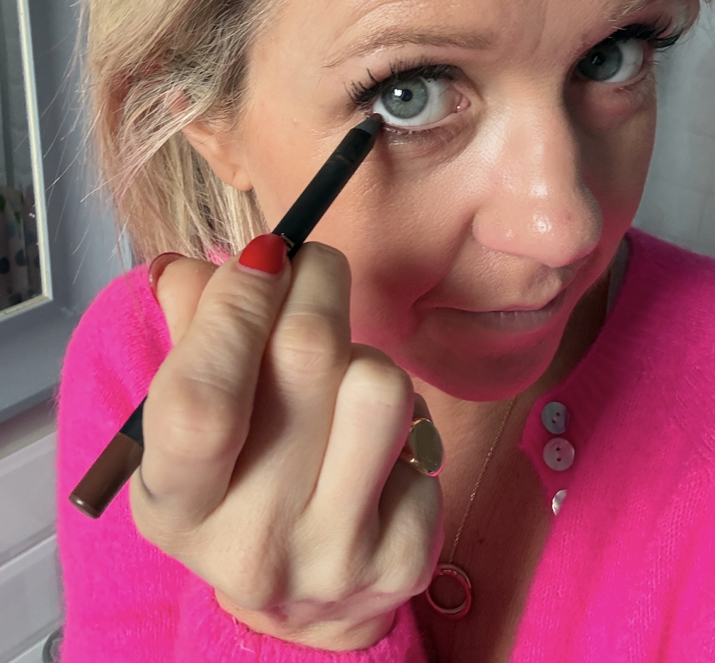 Applying Hildun Beauty eyeliner around eye