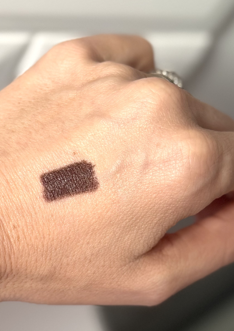 Hildun Beauty Silk to Set Kajal Liner swatch