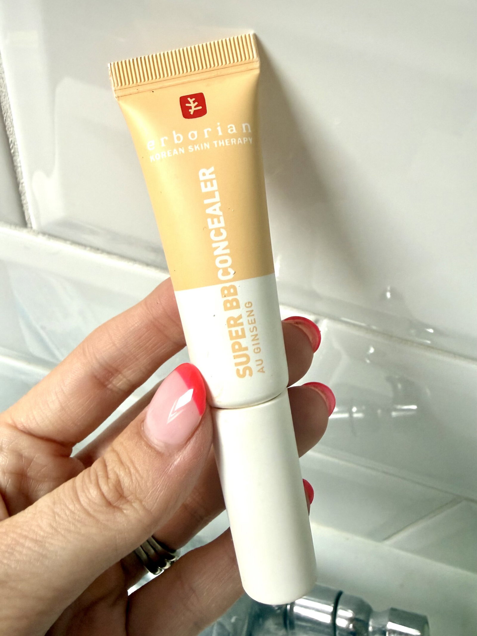 Erborian Super BB Concealer SPF 25 packaging in hand