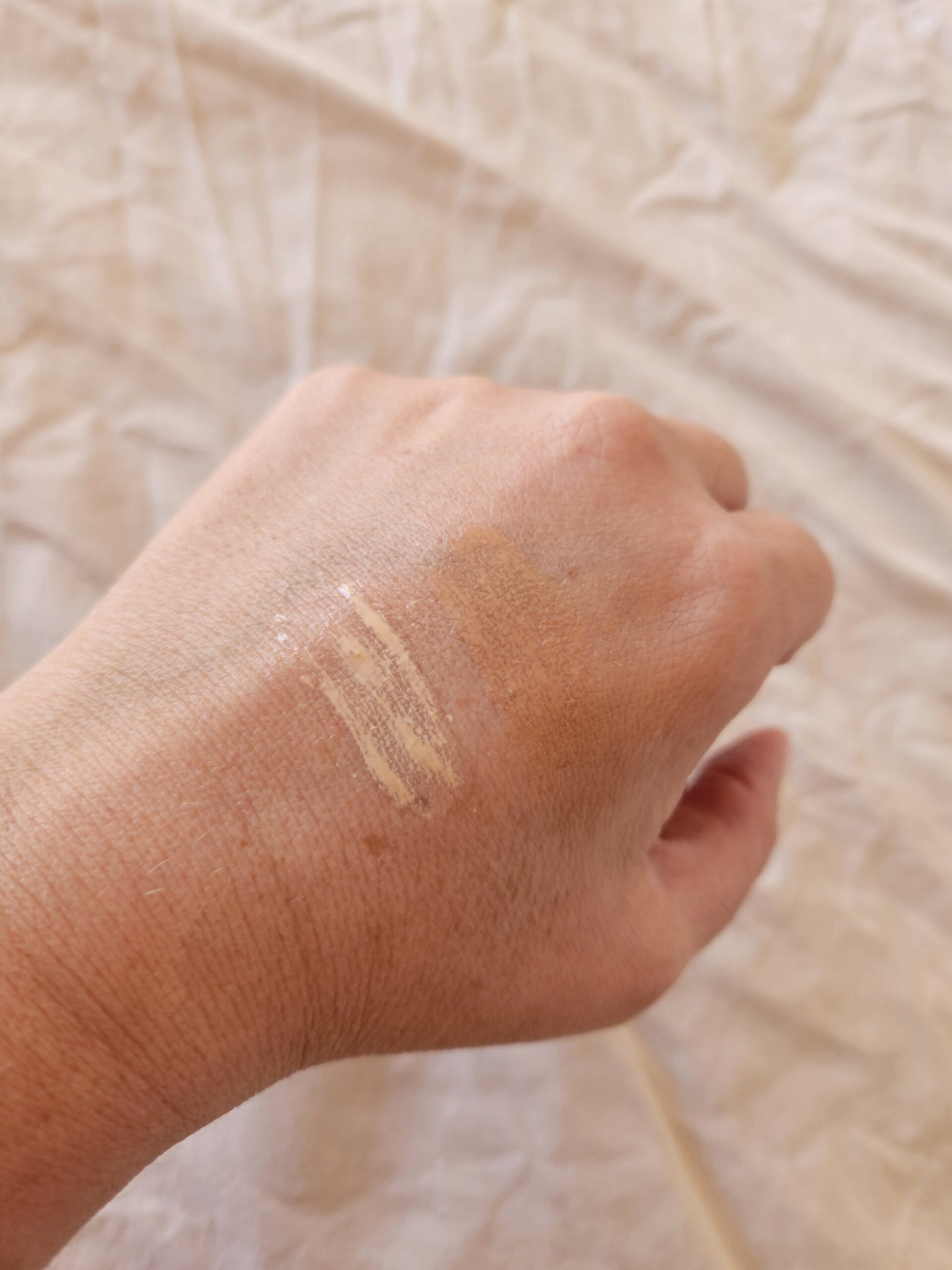 beauty-of-joseon-daily-tinted-fluid-sunscreen-swatches | Live That Glow Swatches of Beauty of Joseon Daily Tinted Fluid Sunscreen in shades LN110 and MY210 showing the sheer tinted formula on skin