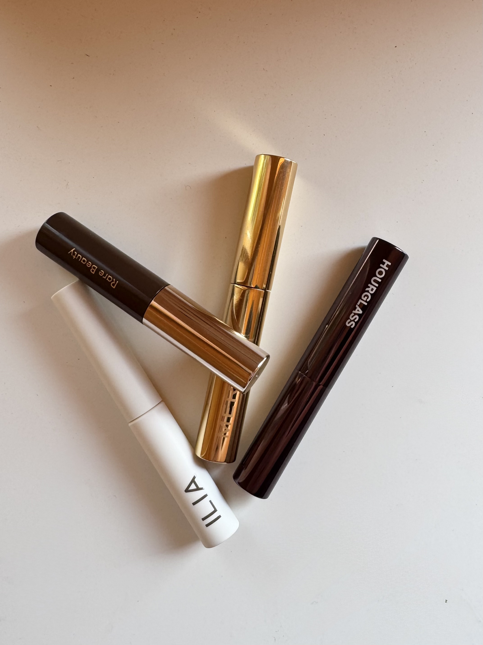 best-brow-gels-full-bushy-brows | Live That Glow Selection of brow gels for full, bushy brows, including Rare Beauty, Merit, Ilia and Hourglass.