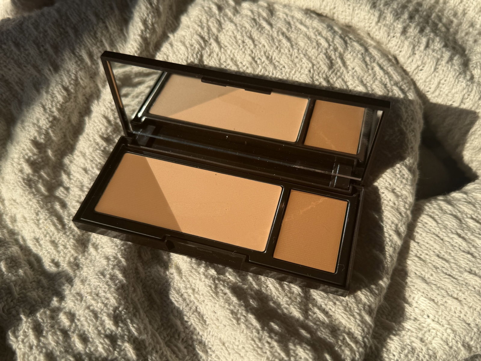 studio-10-skin-repair-foundation-spf30-reviewjpg | Live That Glow Studio 10 Skin Repair Perfect Canvas Treatment Foundation SPF 30 compact photographed open in natural sunlight.