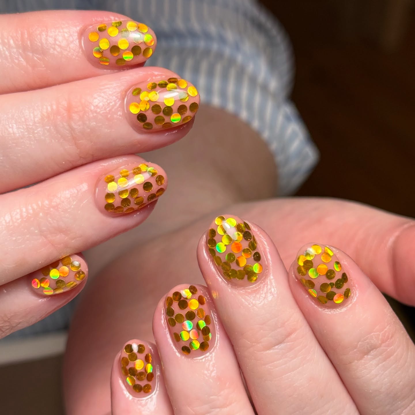 Gold sequin nails with a sparkling metallic finish for autumn.